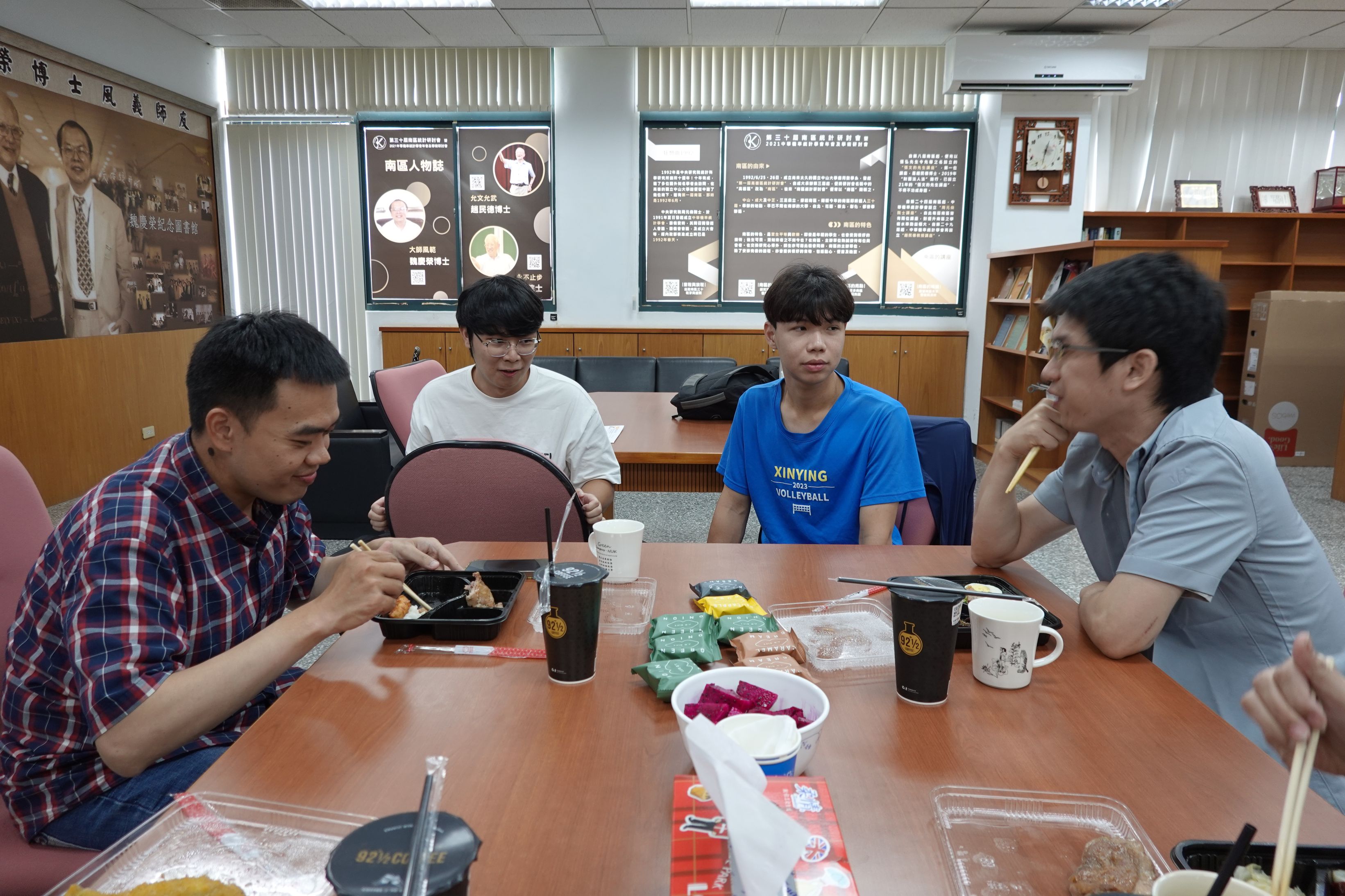 業界專家與師生產學交流盛況二