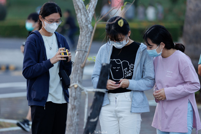 woman in black long sleeve shirt using macbook