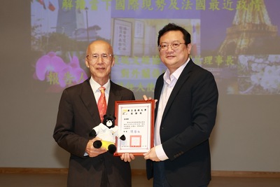 《卓越講座》前大使呂慶龍談外交:實力為本 不訴悲情 沉住氣 勉學子「技多不壓身」圖片